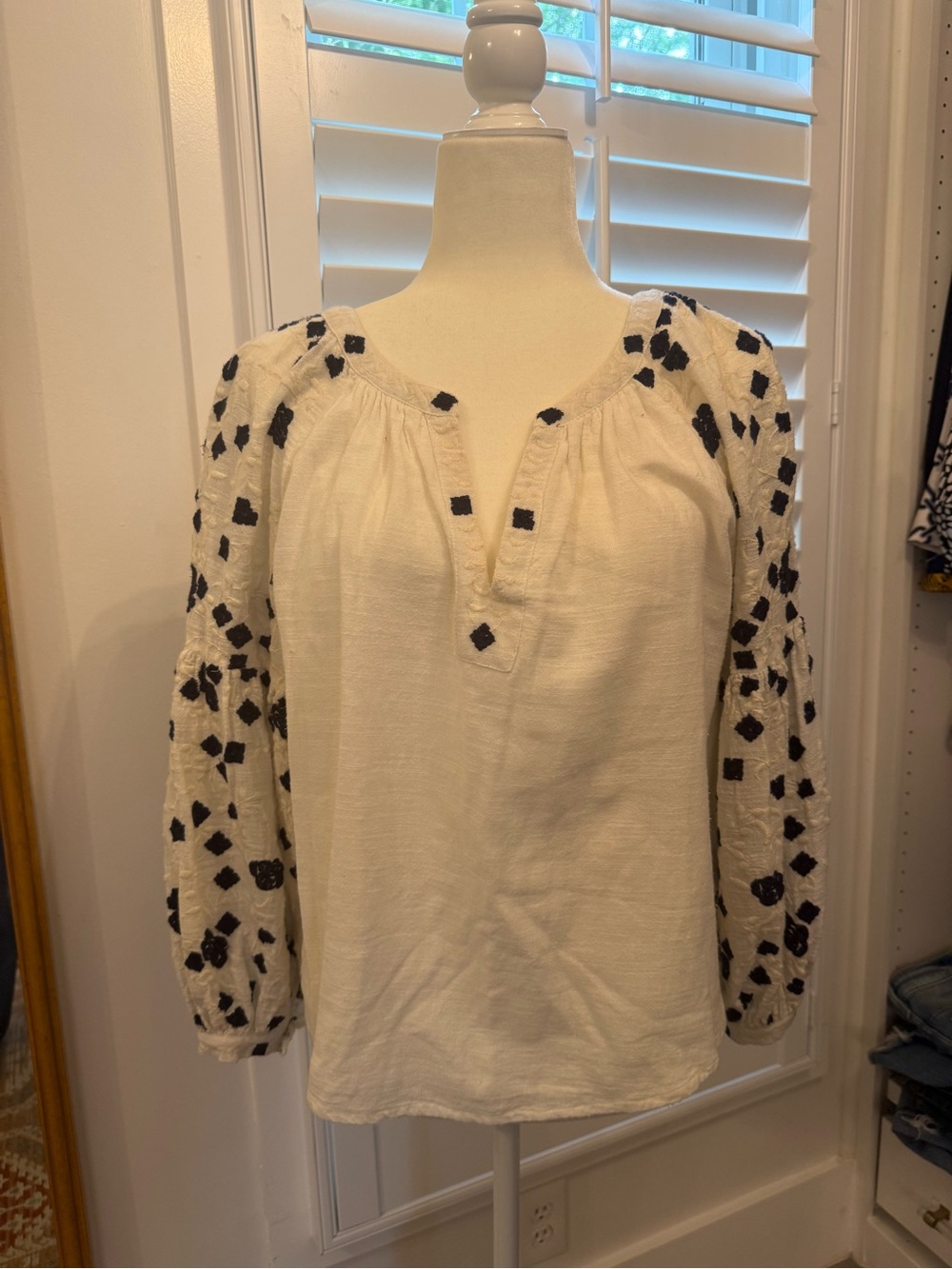 Roller Rabbit Embroidered Navy Peasant Blouse Medium Excellent condition